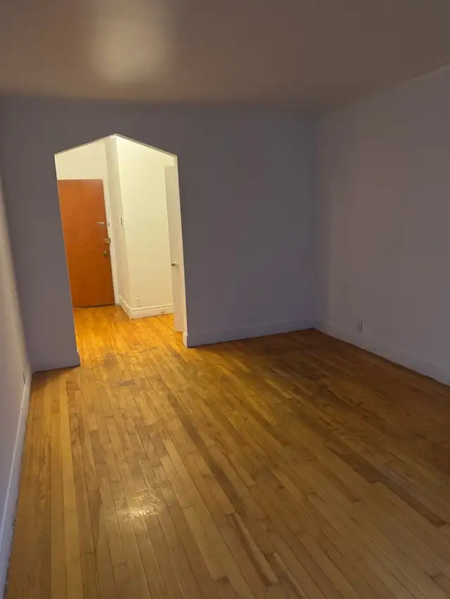 3 1/2 2530 Van Horne - Photo 3