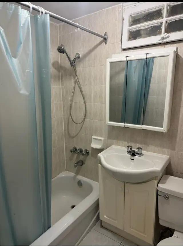 3 1/2 2530 Van Horne - Photo 7