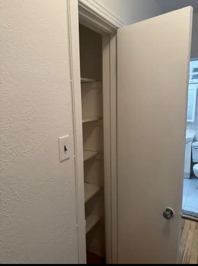 3 1/2 2530 Van Horne - Photo 9