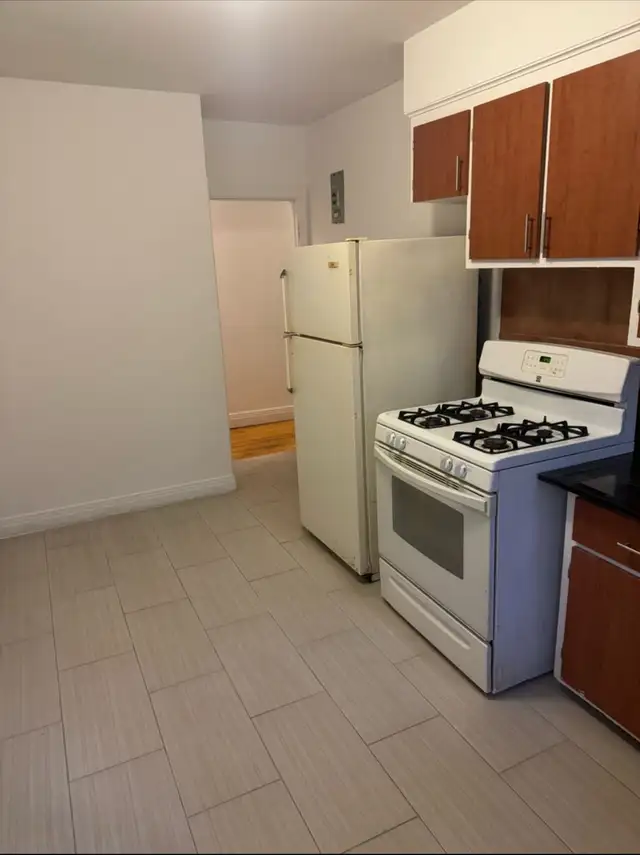 3 1/2 2530 Van Horne - Photo 10