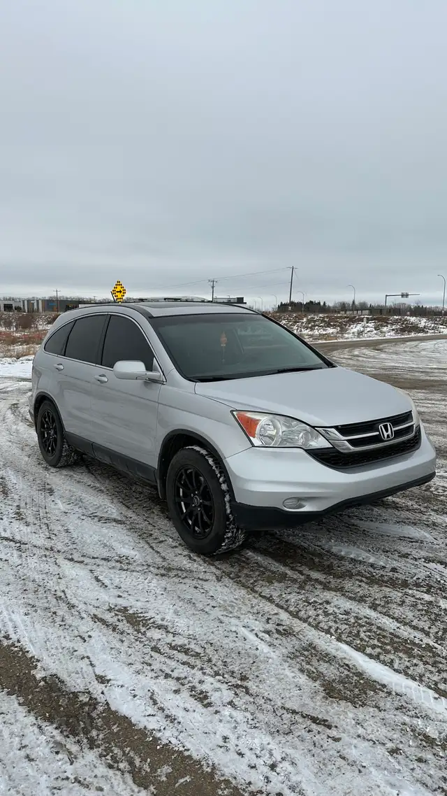 2011 Honda CR-V EX-L Fully loaded & 2 sets wheels