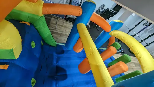 Obstacle Course Madness – The Ultimate Bouncy Adventure!