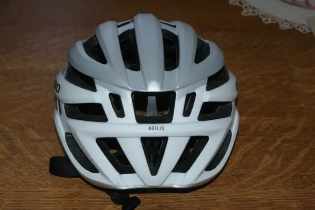 Giro Agilis (large) bike helmet, like new, silver/white - Photo 2