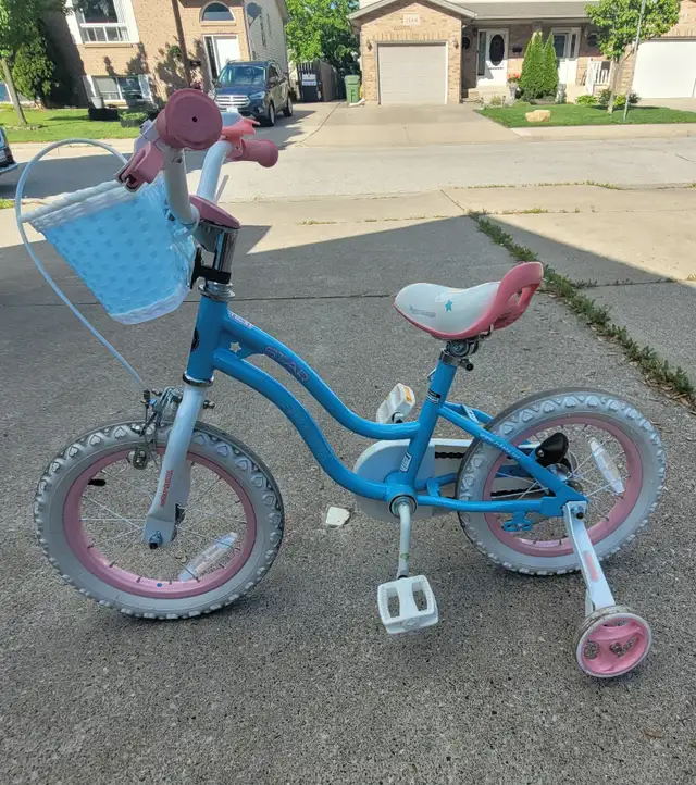Girl's bike with training wheels