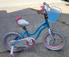 Girl's bike with training wheels - Photo 2