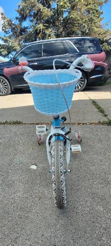 Girl's bike with training wheels - Photo 3