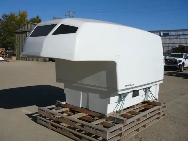 New Spacekap Diablo Walk In Fiberglass Slide-In