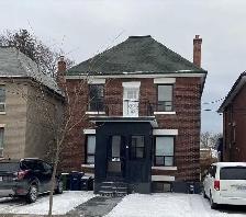Detached House For Sale In Weston Community!
