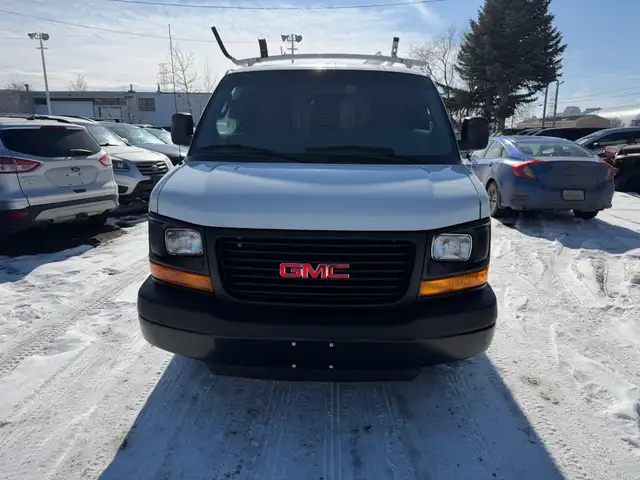 2016 GMC Savana Cargo Van G-2500 / 4.8L / 8 Cyl / Low KM.