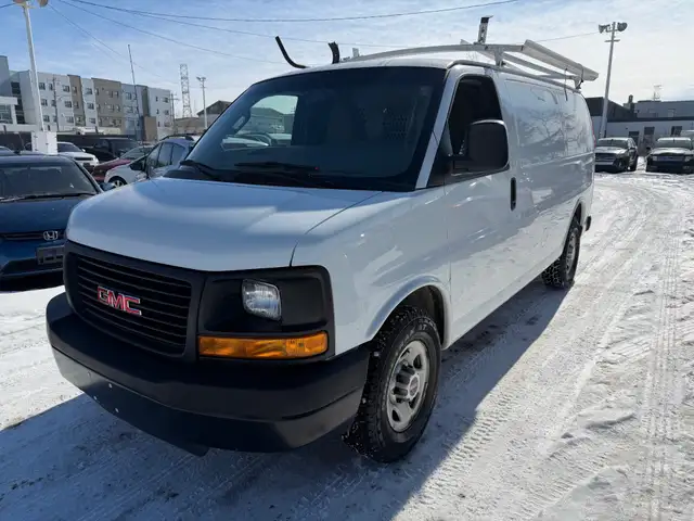 2016 GMC Savana Cargo Van G-2500 / 4.8L / 8 Cyl / Low KM. - Photo 2