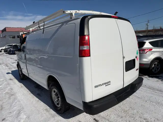 2016 GMC Savana Cargo Van G-2500 / 4.8L / 8 Cyl / Low KM. - Photo 4