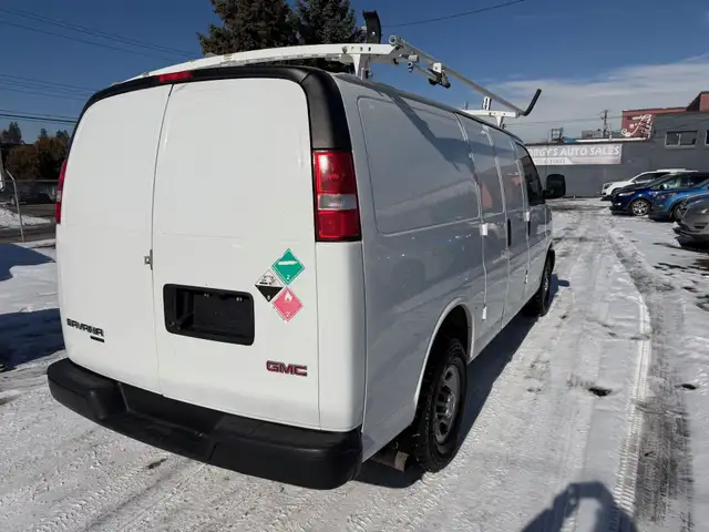2016 GMC Savana Cargo Van G-2500 / 4.8L / 8 Cyl / Low KM. - Photo 6