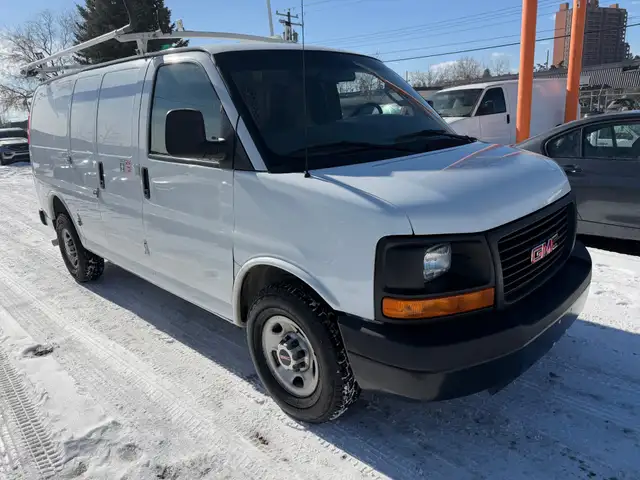2016 GMC Savana Cargo Van G-2500 / 4.8L / 8 Cyl / Low KM. - Photo 7