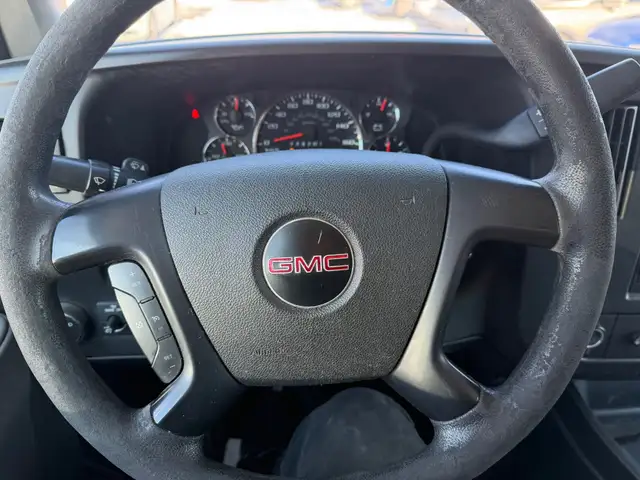 2016 GMC Savana Cargo Van G-2500 / 4.8L / 8 Cyl / Low KM. - Photo 12