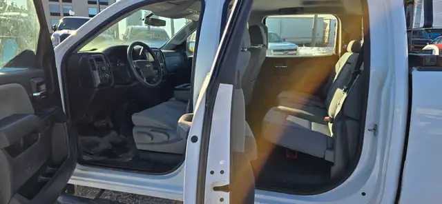 2018 Chevrolet Silverado 1500 Work Truck- 4x4 - 4 Doors -V8 5.3L - Photo 9