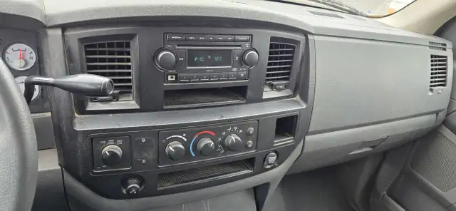 2008 Dodge Ram 1500 ST - 4x4 - 4 Doors - Tow package! - Photo 13