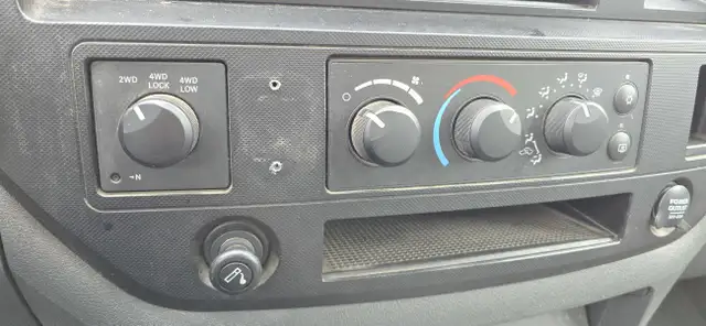 2008 Dodge Ram 1500 ST - 4x4 - 4 Doors - Tow package! - Photo 14