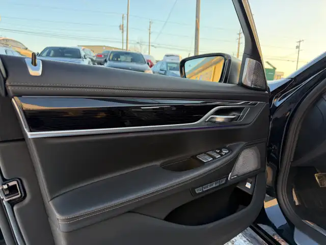 2018 BMW 7 Series| LOWEST KMS IN CANADA | CLEAN CARFAX | - Photo 10