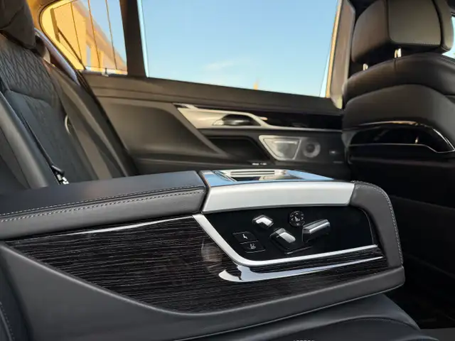 2018 BMW 7 Series| LOWEST KMS IN CANADA | CLEAN CARFAX | - Photo 16