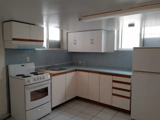 Spotless Basement Apt Separate Entrance Apr 1, Bloor&Dufferin - Photo 2