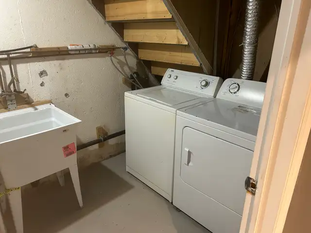 Recently Renovated Duplex Unit for Rent - Photo 6