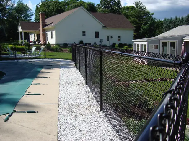 Unique Fencing - Photo 8