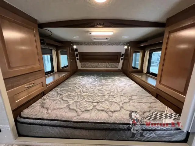 2023 Northwood Arctic Fox Camper 811 Wet Bath - Photo 13