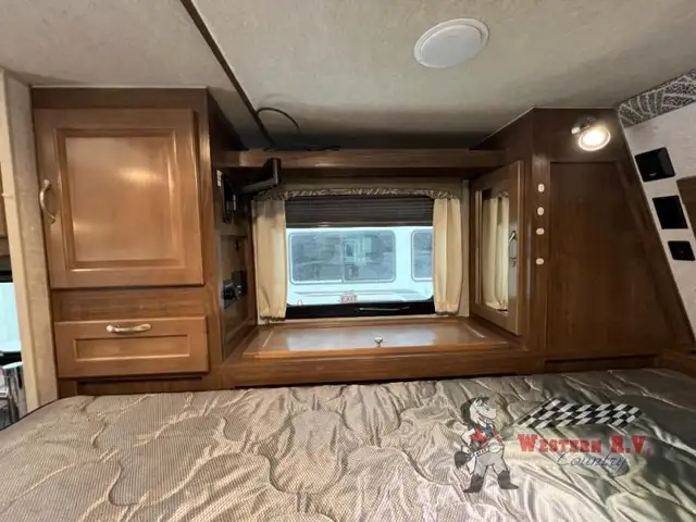 2023 Northwood Arctic Fox Camper 811 Wet Bath - Photo 14