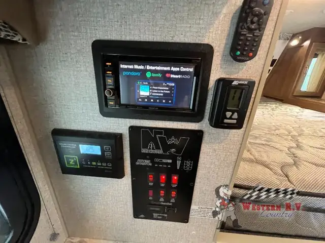 2023 Northwood Arctic Fox Camper 811 Wet Bath - Photo 17