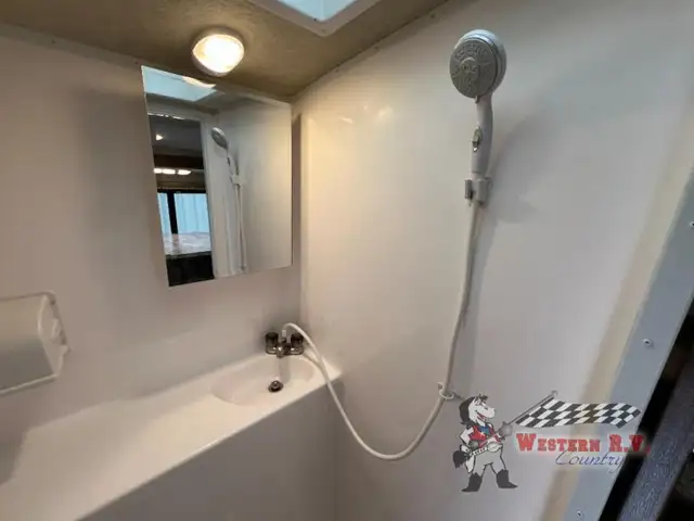 2023 Northwood Arctic Fox Camper 811 Wet Bath - Photo 18