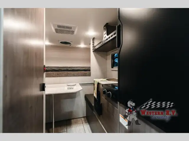 2026 Lance Squire Truck Campers SQ610 - Photo 3