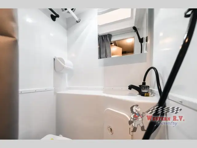 2026 Lance Squire Truck Campers SQ610 - Photo 7