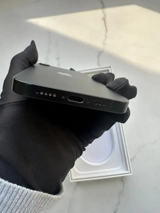 iPhone 16e 128gb   Full Accessories Kit   Fast Delivery! - Photo 2