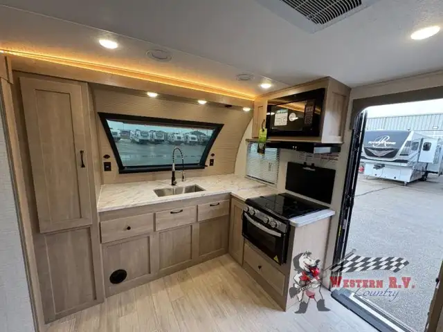 2025 Palomino SolAire 2300FKBS - Photo 7