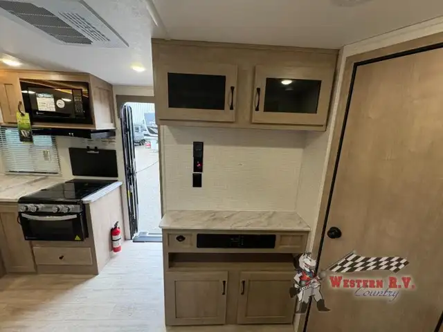 2025 Palomino SolAire 2300FKBS - Photo 8