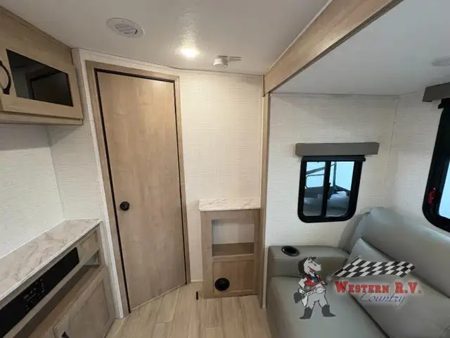 2025 Palomino SolAire 2300FKBS - Photo 10