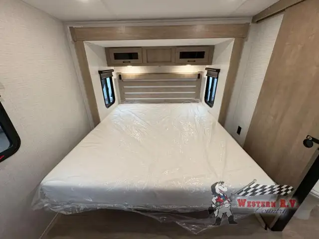 2025 Palomino SolAire 2300FKBS - Photo 11