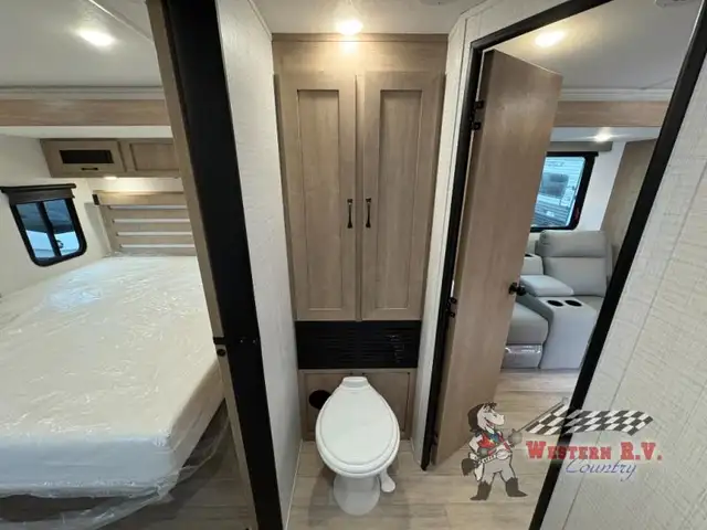 2025 Palomino SolAire 2300FKBS - Photo 13