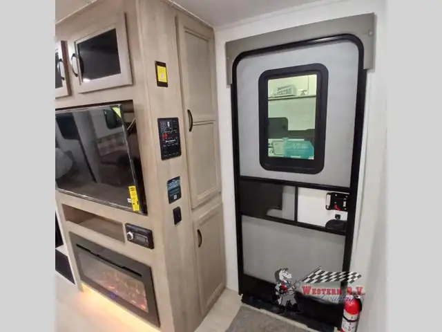 2024 Palomino SolAire 258RBSS - Photo 33