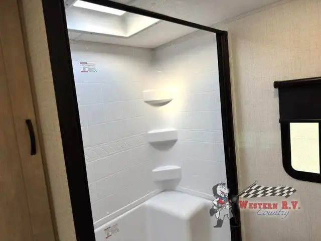 2025 Palomino SolAire 2580RBSS - Photo 13