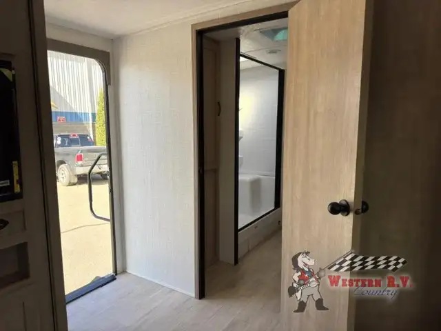 2025 Palomino SolAire 2580RBSS - Photo 21