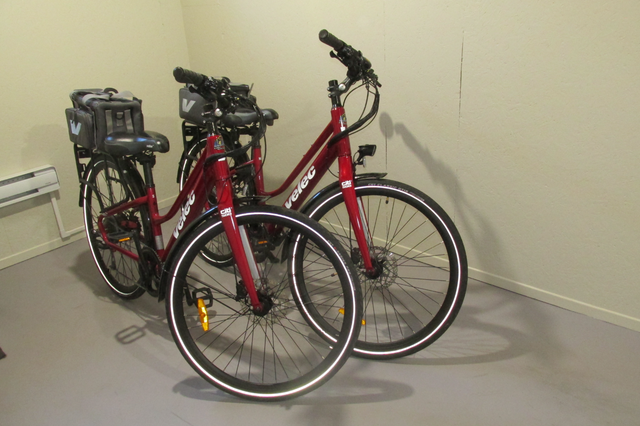 Two Velec 2024 e/bikes for sale - Photo 2