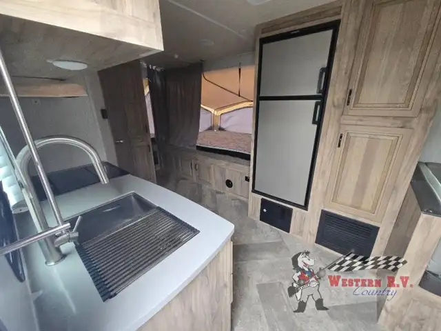 2021 Palomino SolAire 185X - Photo 11