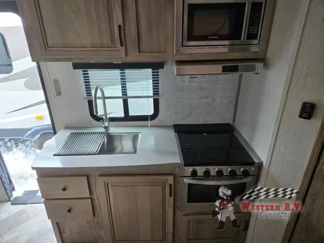 2021 Palomino SolAire 185X - Photo 16