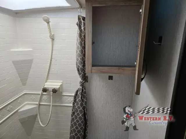 2021 Palomino SolAire 185X - Photo 23