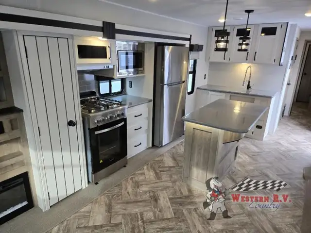 2024 Palomino Puma Destination 38RLQ - Photo 10