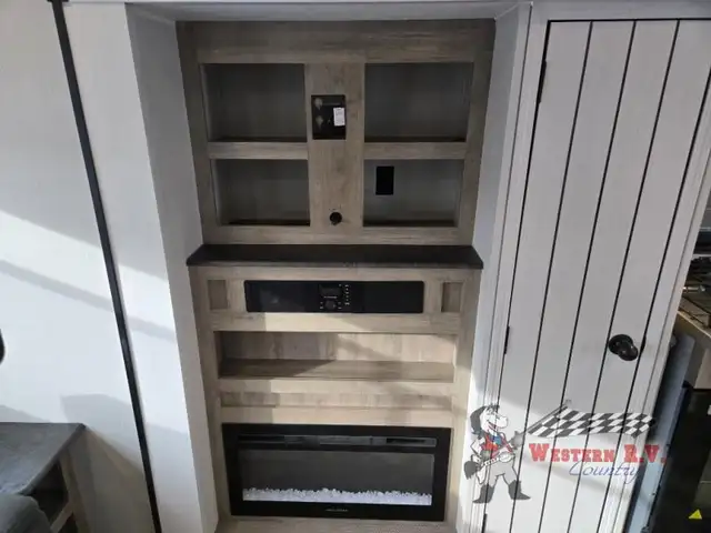 2024 Palomino Puma Destination 38RLQ - Photo 14