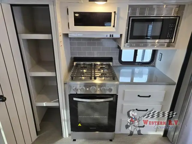 2024 Palomino Puma Destination 38RLQ - Photo 15