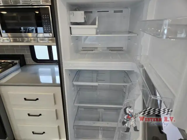 2024 Palomino Puma Destination 38RLQ - Photo 16