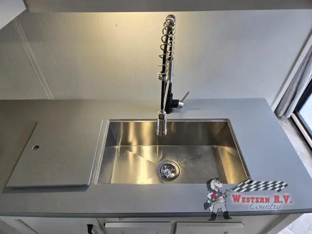 2024 Palomino Puma Destination 38RLQ - Photo 18